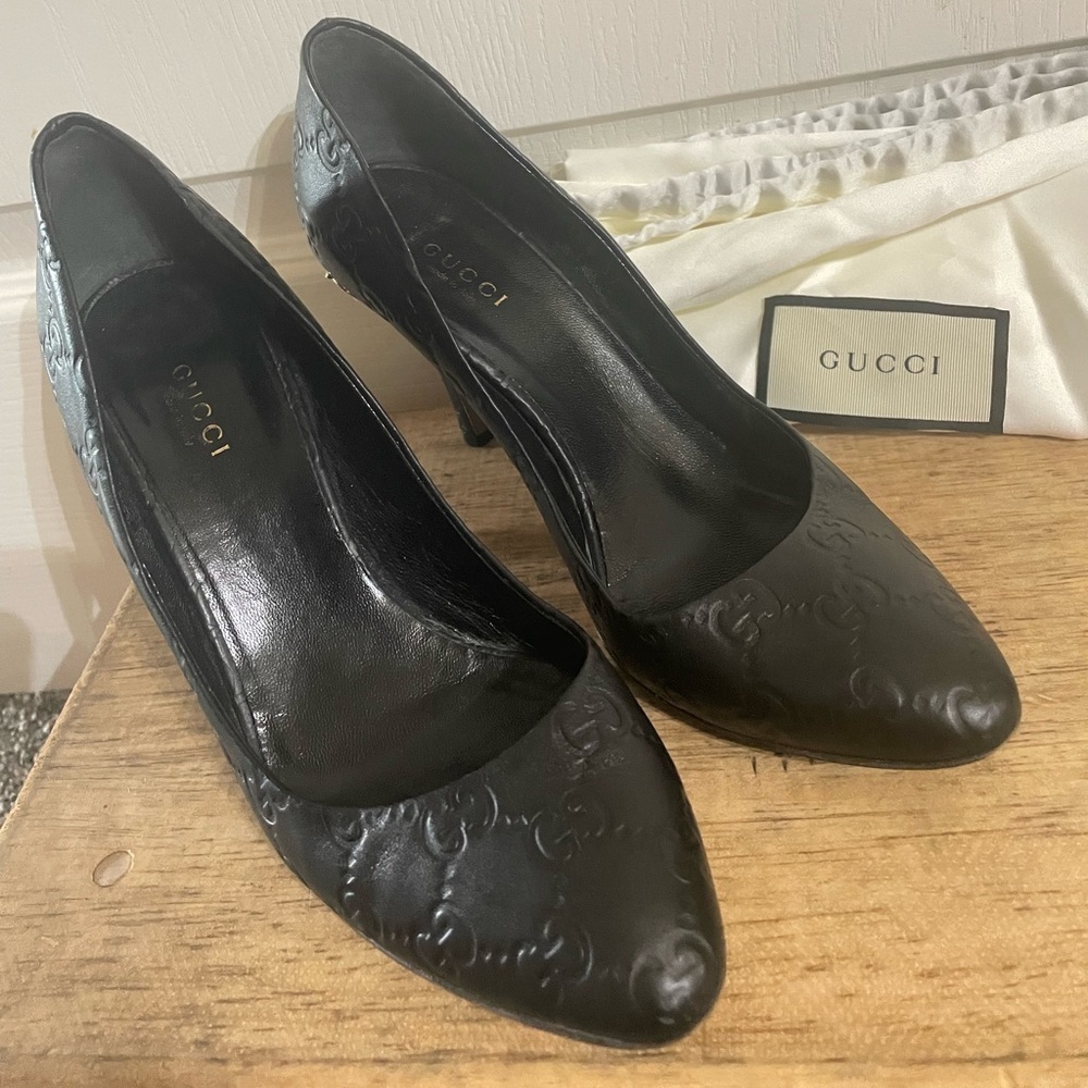 GUCCI GG Black Logo Guccisima Monogram
Leather Pumps